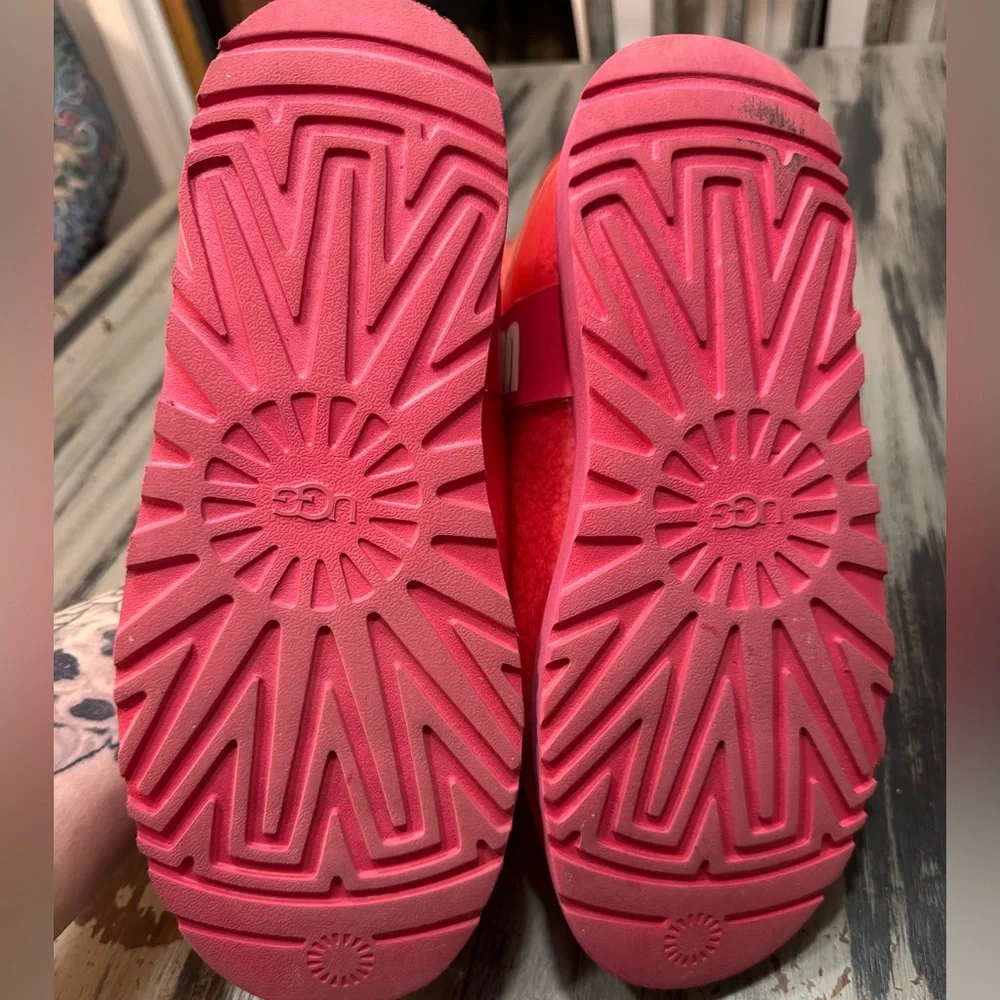 UGG Women's Classic Clear And Red Short Waterproof Boots Size 9 - Picture 10 of 15